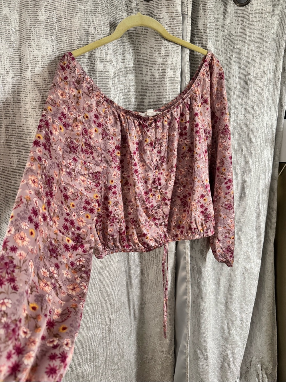 Floral Off-Shoulder Crop Top in Dusty Pink